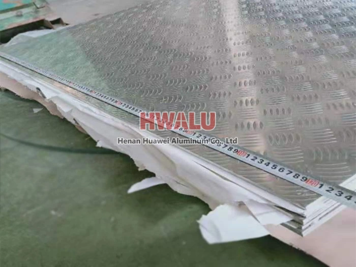 Pelat tapak aluminium lima batang