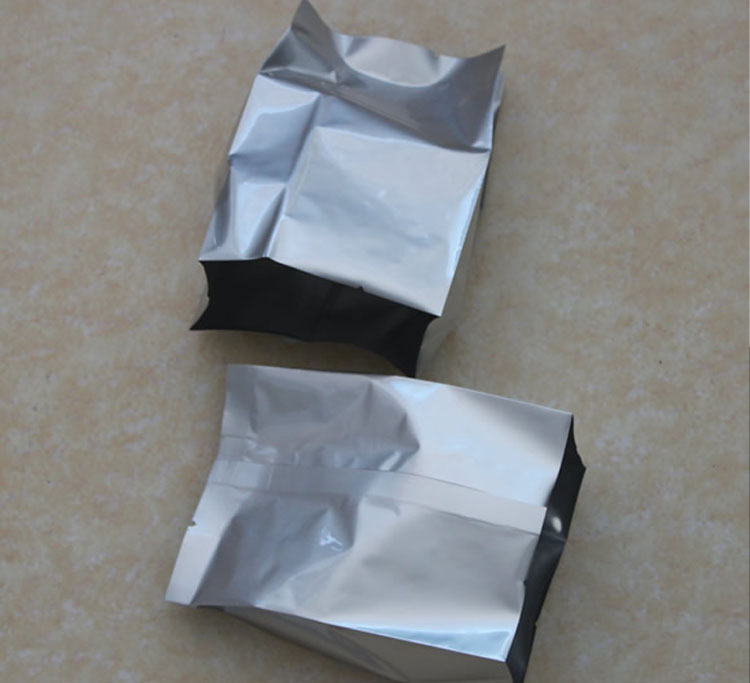 Papel de aluminio para envasado de alimentos.